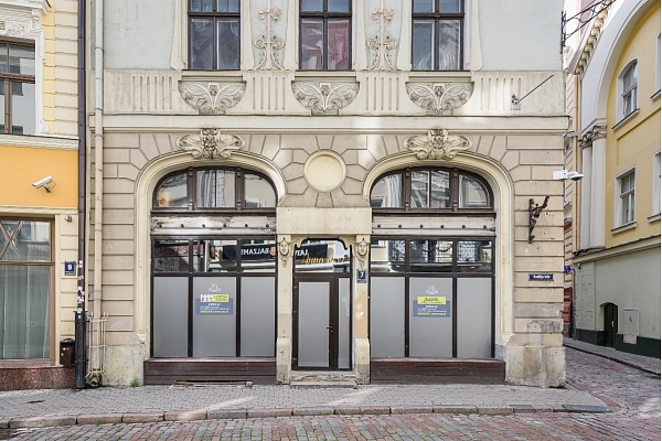 VNĪ: Izsolē nosolīts vēsturisks nams Rīgā, Audēju ielā 7
