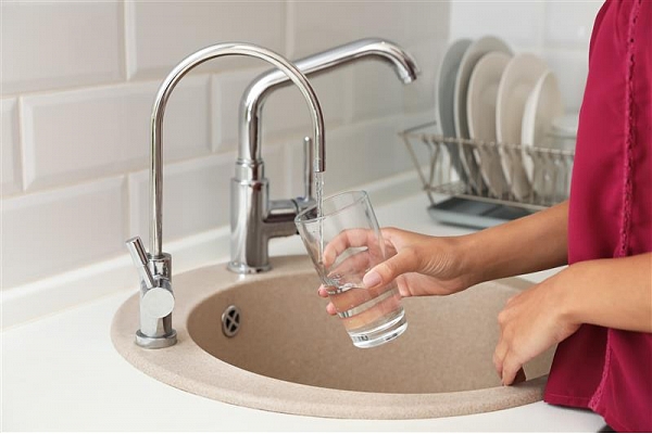 Kā uzstādīt izlietnei dzeramā ūdens filtru?