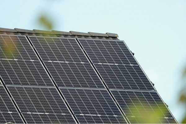 Aptauja: Strauji palielinājies uzņēmumu skaits, kas iegulda vai izmanto atjaunīgās enerģijas resursus