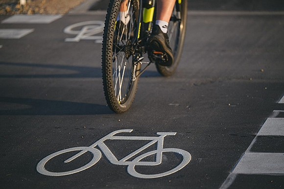 Valsts ceļu tīklā šogad sāks būvēt divus tuneļus un piecus gājēju un velosipēdistu ceļus  