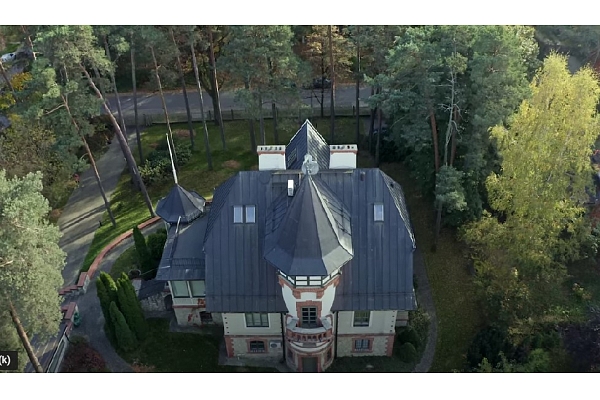 Tapusi pirmā dokumentālo stāstu sērija par īpašiem namiem un īpašumiem Latvijā: Grezns jūgenstila nams Mežaparkā