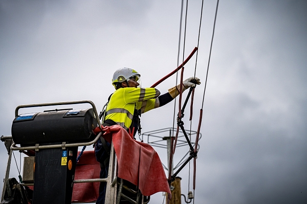 Baltijas elektrospeciālisti mērojās spēkiem elektrotīkla uzturēšanas un remonta darbos (FOTO)