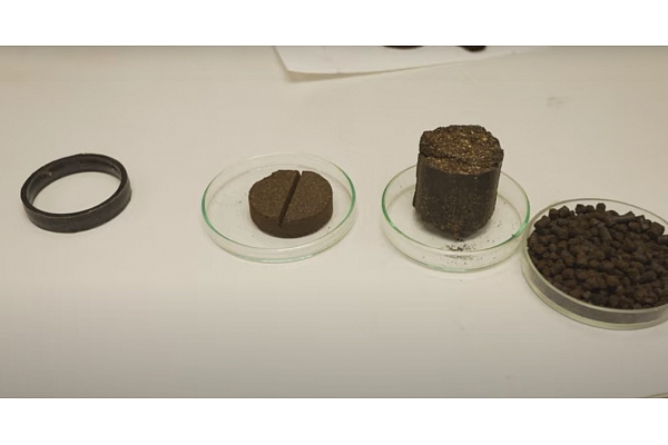 RTU zinātnieki no kafijas biezumiem radījuši granulas notekūdeņu attīrīšanai un citus jaunus produktus