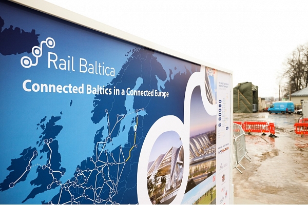 "Rail Baltica" Rīgas Centrālajā mezglā izbūvēts 100 km dzelzceļa signalizācijas kabeļu, izbūvēti 1700 pāļi