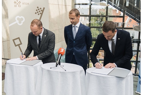 Rīgas mērs un LFF vadība paraksta nodomu protokolu par futbola stadiona būvniecību galvaspilsētā