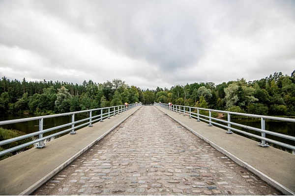 Strenčos atklāts pārbūvētais tilts pār Gauju (FOTO)