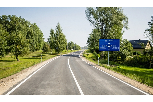 Apstiprina izmaiņas autoceļu fonda programmai piešķirto līdzekļu izlietošanas kārtībā