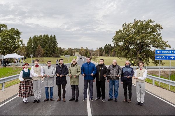 Pārbūvēts reģionālā ceļa posms no Stalbes līdz Cēsīm (FOTO)