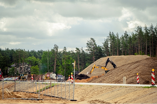 Turpinās Ķekavas apvedceļa būvdarbi; sāk būvēt pārvadu pār Rīgas apvedceļu