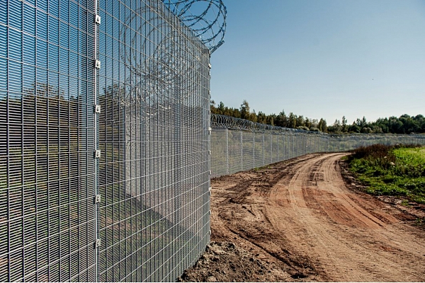 Balvu novadā izbūvēts Latvijas un Krievijas robežas žoga posms (FOTO)