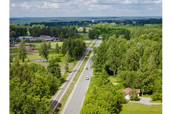 Atklāta jauna infrastruktūra gājējiem un velosipēdistiem no Cēsīm līdz pagriezienam uz Līviem (FOTO)