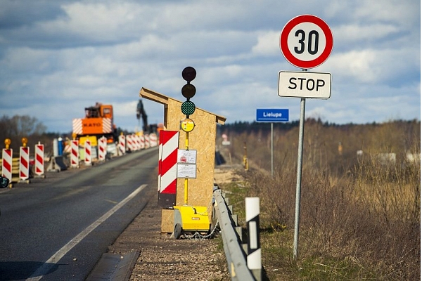 Atsākas būvdarbi uz autoceļa Babītes stacija–Vārnukrogs, ieviesti satiksmes ierobežojumi