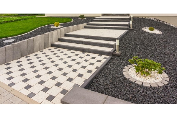 Kā izvēlēties kvalitatīvus bruģēšanas un labiekārtošanas risinājumus savam īpašumam: padomi un pakalpojumu priekšrocības