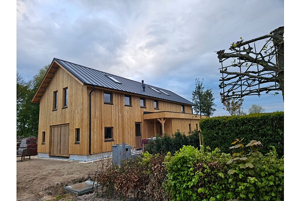 Koka karkasa mājas Latvijā: energoefektīvs risinājums ar zemākām apkures izmaksām