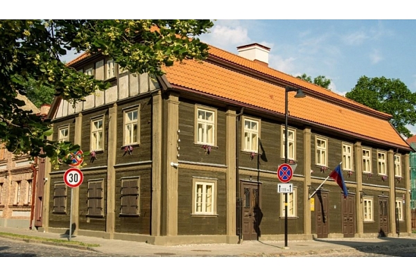 Pēc restaurācijas atklās senāko koka ēku Jelgavā