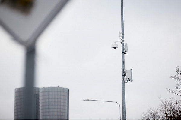 Testē datu pārraides bezvada savienojumu ar optikas ātrumu viedās pilsētas risinājumu atbalstam Ķīpsalā