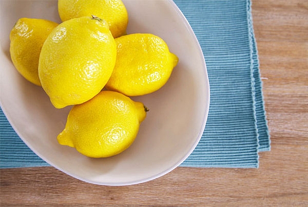 Kā iztīrīt mājokli, izmantojot citronu?