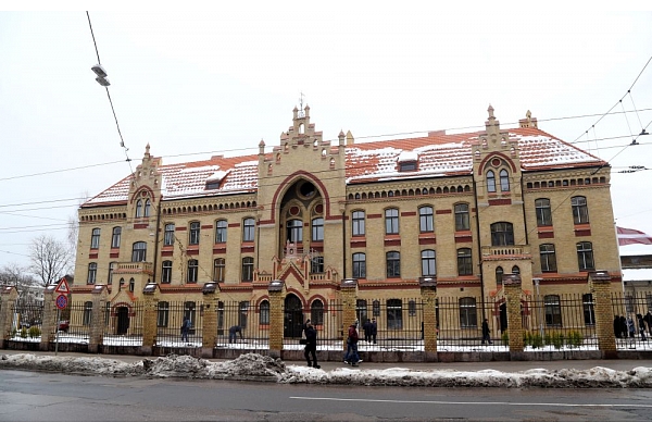 Līdz maijam restaurēs Rīgas 1.slimnīcas vēsturiskos vārtus un žogu