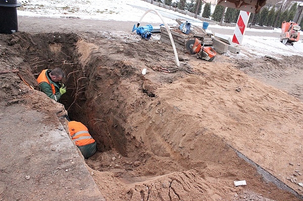 Saldus pašvaldība aizņemsies līdz 1,35 miljoniem eiro ceļa pārbūvei un skolu remontiem