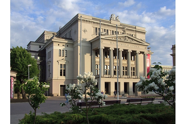 LNOB direktors: No Operas ēkas krīt apmetuma gabali, bet amatpersonas par situāciju neinteresējas