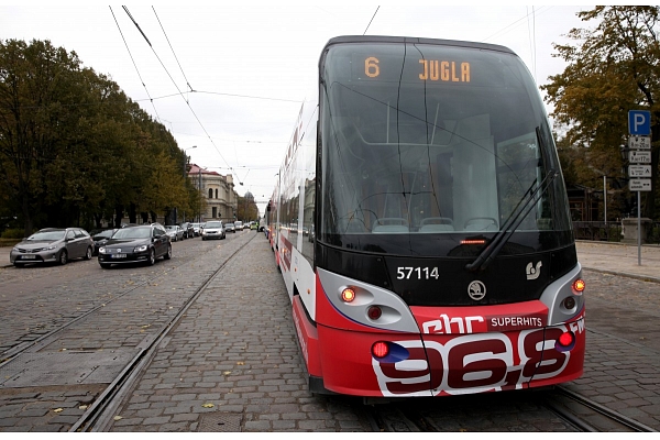 papildināta - Aptauja: 60% Latvijas iedzīvotāju atbalsta Skanstes tramvaja ierīkošanu