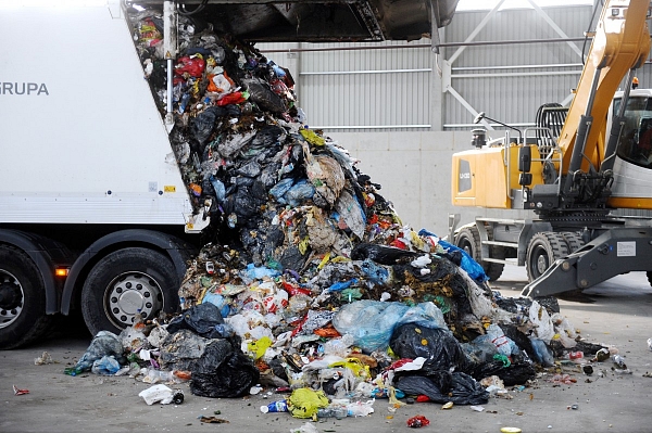 Rīgas dome plāno uz 20 gadiem veidot kopsabiedrību ar vienu privāto atkritumu apsaimniekotāju pilsētā