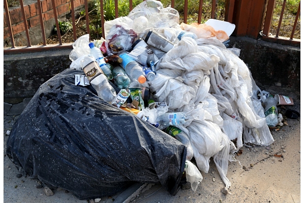 KP bažījas par iespējamo konkurences likvidēšanu sadzīves atkritumu apsaimniekošanā Rīgā