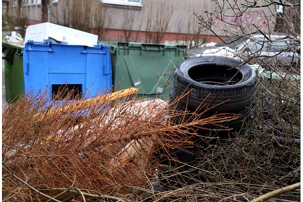 No aprīļa Jelgavā par dažiem centiem samazināsies maksa par atkritumu izvešanu