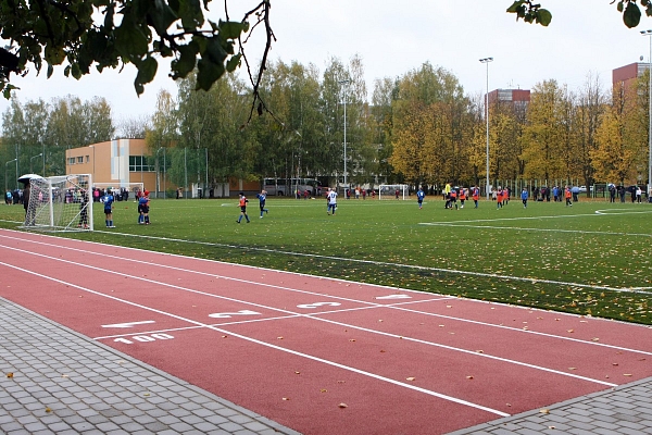 Aizņemsies pusmiljonu eiro Upīša Skrīveru vidusskolas stadiona pārbūvei