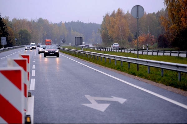 Valdības komiteja līdz septembrim atliek lemšanu par grozījumiem likumā par autoceļiem
