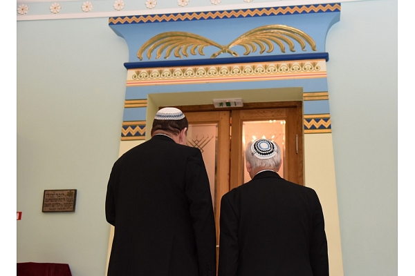 Apmierina ebreju reliģiskās draudzes "Šamir" prasību par komunālo pakalpojumu nodrošināšanu Stabu ielas ēkā