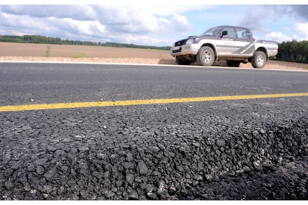 Reģionālo autoceļu posmos pie Kuldīgas un Tukuma atjaunots segums