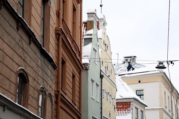 Par 22 421 eiro restaurēs Durbes muižas kalpu mājas jumtu