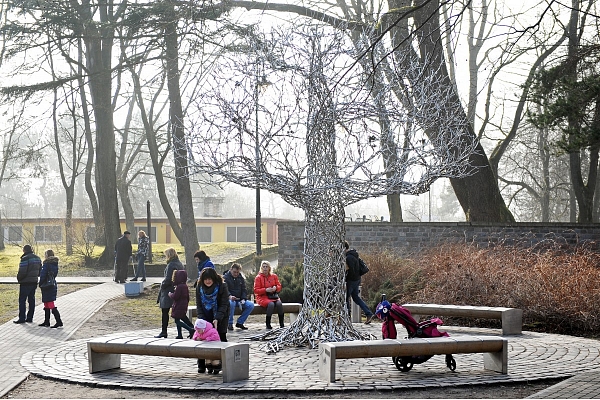 Liepājā vēsturiskajā izskatā atjaunots akmens dārzs Jūrmalas parkā