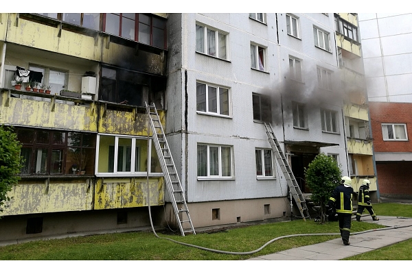 Apdrošinātājs: Latvijā 77% iedzīvotāju satrauc iespējami uguns postījumi mājoklī