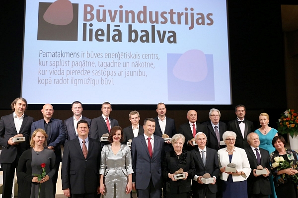 Pasniegs "Būvindustrijas lielo balvu"