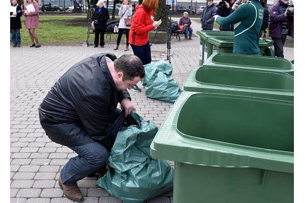 Liepājā sadalīs 21 546 eiro atkritumu savākšanas punktu izveidei māju pagalmos