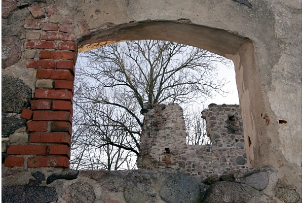 Atjaunos Dobeles Livonijas ordeņa pils kapelas mūrus