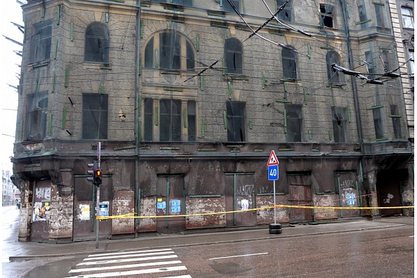 Rīgas pašvaldība sākusi Marijas ielas grausta piespiedu sakārtošanu