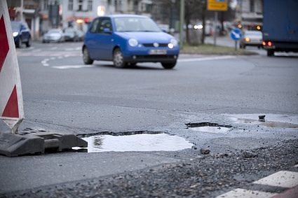 Rīgas ielu seguma atjaunošanai šogad plāno novirzīt 2 miljonus latu