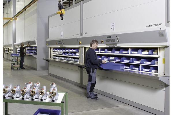 Ergonomiska darba vieta ražošanā: kā izvēlēties darbagaldu un palielināt darba produktivitāti