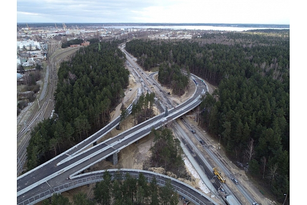 Notiek sarunas ar pasūtītāju par iespēju atsākt Sarkandaugavas pārvada būvdarbus