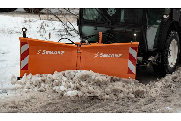 Rīgā ielu attīrīšanā no sniega un apledojuma iesaistītas 99 tehnikas vienības