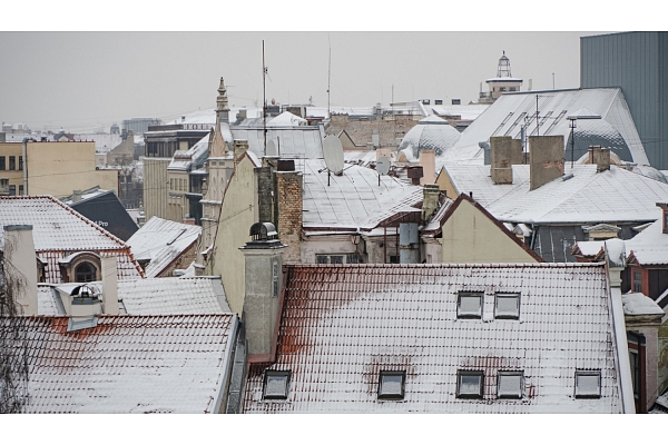 Namu īpašnieki aicināti parūpēties par līdzcilvēku drošību un attīrīt ēku jumtus no sniega