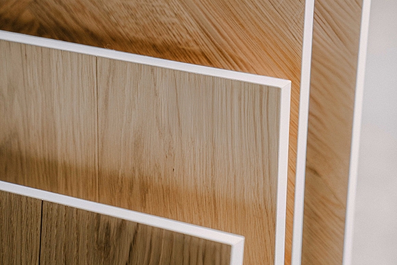 Kāpēc vinila grīdas ir lieliska izvēle jūsu mājoklim?