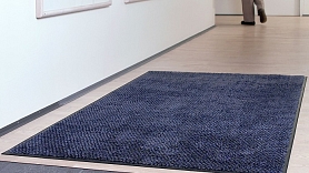 Ērtākais risinājums iekštelpu tīrībai: maināmo paklāju noma