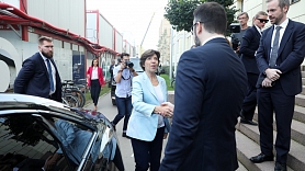 Francijas Eiropas un ārlietu ministre Katrīna Kolonā apmeklē "Rail Baltica" Rīgas Centrālā mezgla būvlaukumu