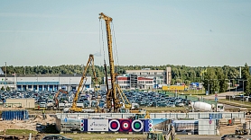 Uzsākta "Rail Baltica" dzelzceļa stacijas vērienīgākās estakādes izbūve pie lidostas Rīga (FOTO)