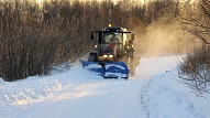 "Latvijas autoceļu uzturētājs" par saviem līdzekļiem labos ar sniega tīrītāju sabojāto ceļa posmu Ozolnieku novadā