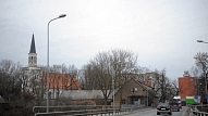 "Latvijas valsts ceļi" sola Iecavā uzlabot apgaismojumu Rīgas ielā